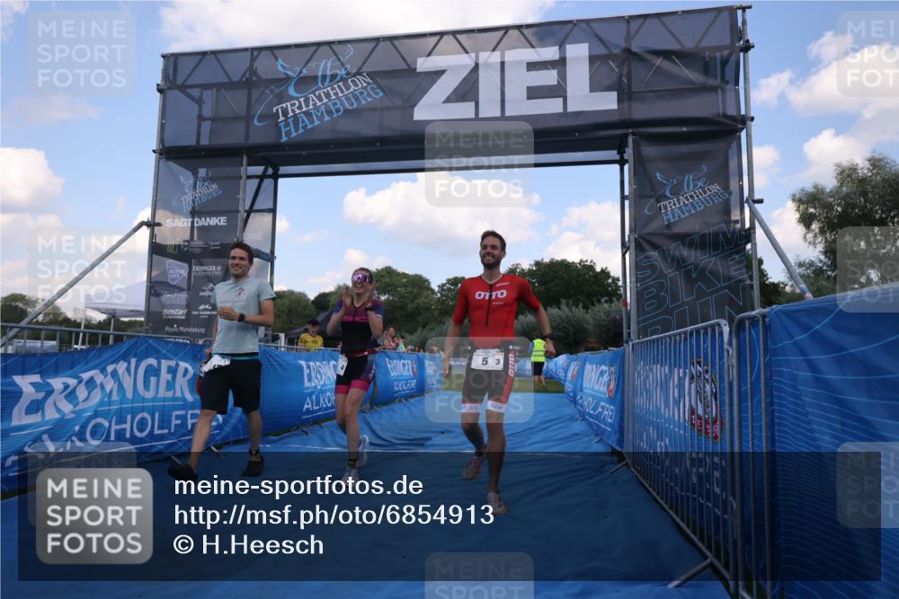 25.08.2024 - Elbe Triathlon Hamburg H.Heesch http://msf.ph/oto/6854913 25.08.2024 16:07:16 Ziel  meine-sportfotos.de