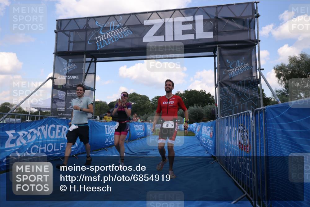25.08.2024 - Elbe Triathlon Hamburg H.Heesch http://msf.ph/oto/6854919 25.08.2024 16:07:16 Ziel  meine-sportfotos.de