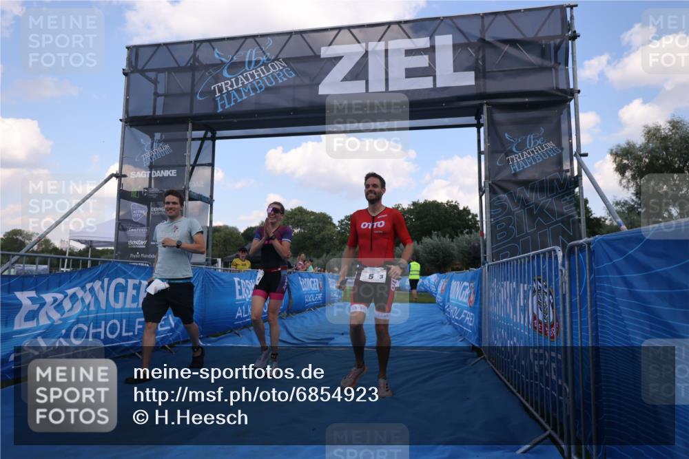 25.08.2024 - Elbe Triathlon Hamburg H.Heesch http://msf.ph/oto/6854923 25.08.2024 16:07:16 Ziel  meine-sportfotos.de