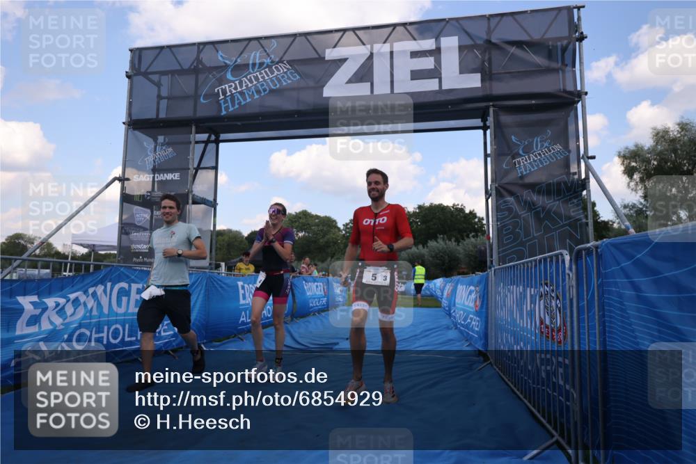 25.08.2024 - Elbe Triathlon Hamburg H.Heesch http://msf.ph/oto/6854929 25.08.2024 16:07:16 Ziel  meine-sportfotos.de