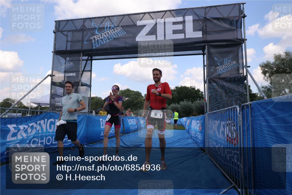 25.08.2024 - Elbe Triathlon Hamburg H.Heesch http://msf.ph/oto/6854936 25.08.2024 16:07:16 Ziel  meine-sportfotos.de