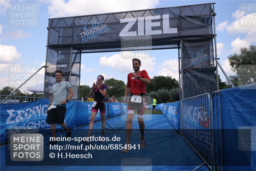 25.08.2024 - Elbe Triathlon Hamburg H.Heesch http://msf.ph/oto/6854941 25.08.2024 16:07:16 Ziel  meine-sportfotos.de