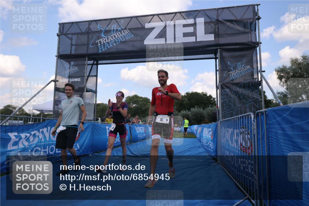 25.08.2024 - Elbe Triathlon Hamburg H.Heesch http://msf.ph/oto/6854945 25.08.2024 16:07:16 Ziel  meine-sportfotos.de
