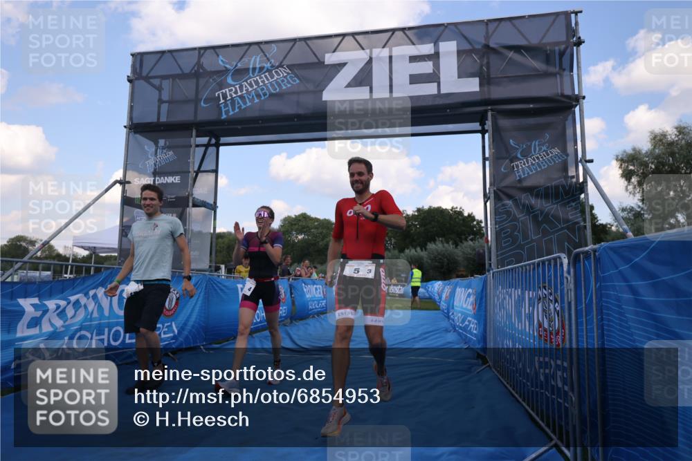 25.08.2024 - Elbe Triathlon Hamburg H.Heesch http://msf.ph/oto/6854953 25.08.2024 16:07:16 Ziel  meine-sportfotos.de