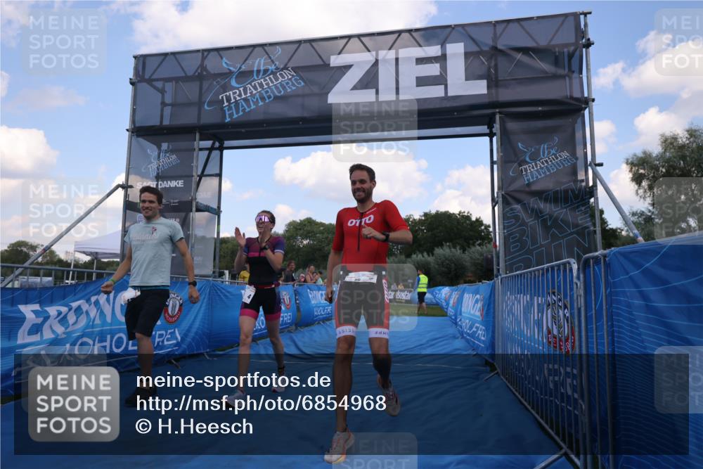 25.08.2024 - Elbe Triathlon Hamburg H.Heesch http://msf.ph/oto/6854968 25.08.2024 16:07:16 Ziel  meine-sportfotos.de