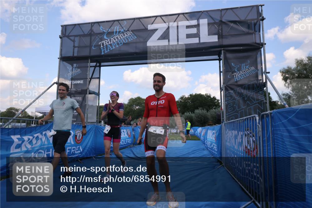 25.08.2024 - Elbe Triathlon Hamburg H.Heesch http://msf.ph/oto/6854991 25.08.2024 16:07:17 Ziel  meine-sportfotos.de