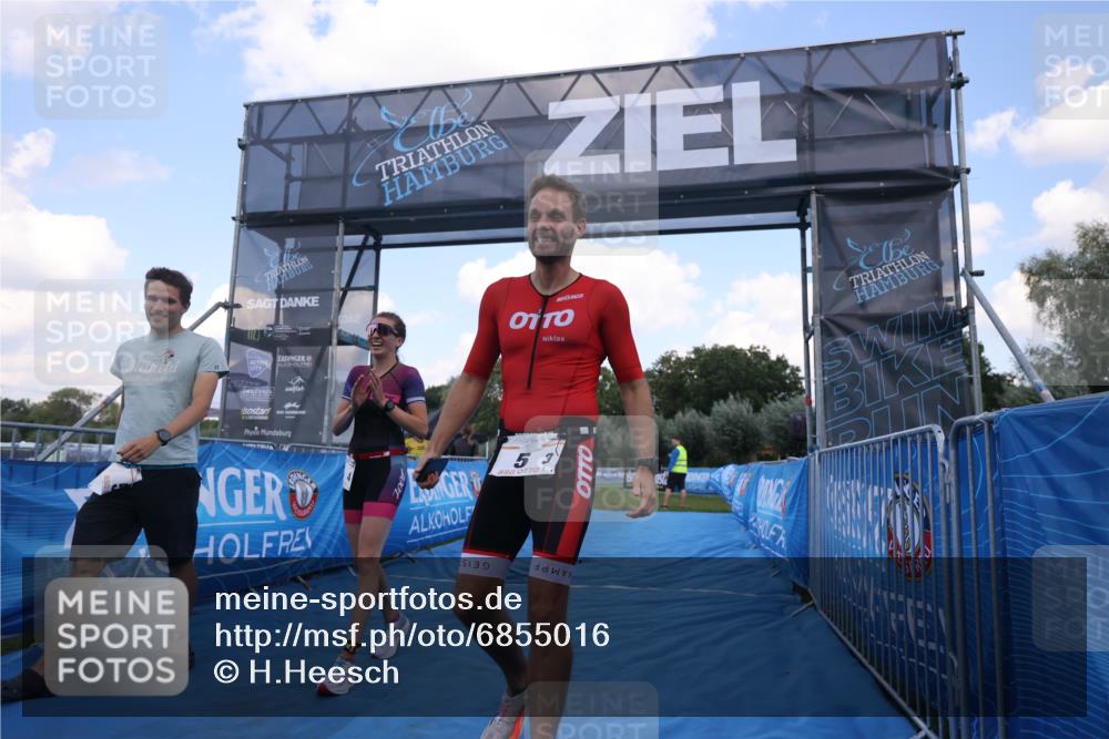 25.08.2024 - Elbe Triathlon Hamburg H.Heesch http://msf.ph/oto/6855016 25.08.2024 16:07:17 Ziel  meine-sportfotos.de