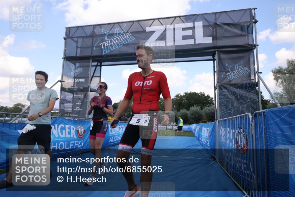 25.08.2024 - Elbe Triathlon Hamburg H.Heesch http://msf.ph/oto/6855025 25.08.2024 16:07:17 Ziel  meine-sportfotos.de