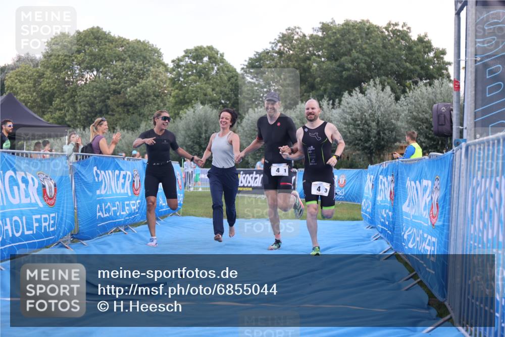 25.08.2024 - Elbe Triathlon Hamburg H.Heesch http://msf.ph/oto/6855044 25.08.2024 16:07:43 Ziel  meine-sportfotos.de