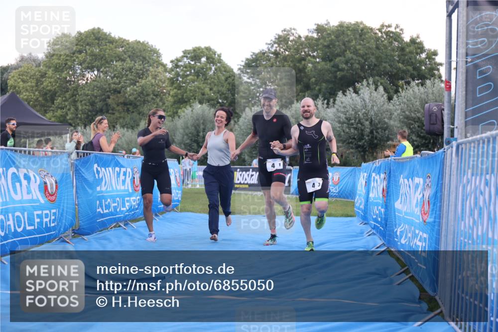 25.08.2024 - Elbe Triathlon Hamburg H.Heesch http://msf.ph/oto/6855050 25.08.2024 16:07:43 Ziel  meine-sportfotos.de