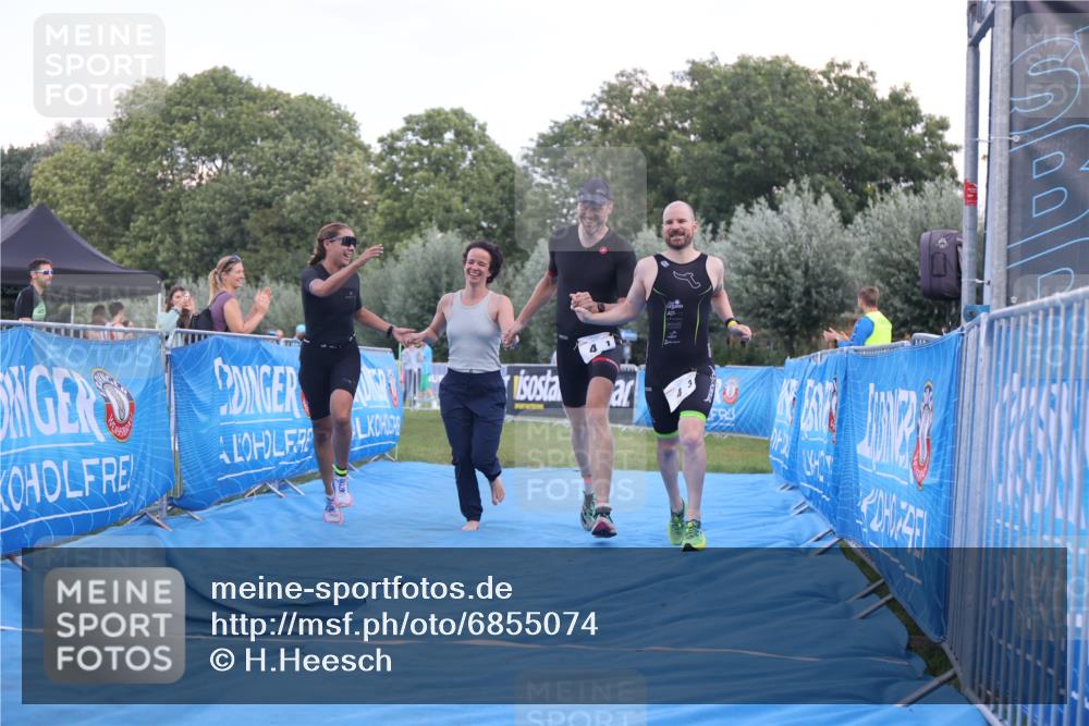 25.08.2024 - Elbe Triathlon Hamburg H.Heesch http://msf.ph/oto/6855074 25.08.2024 16:07:43 Ziel  meine-sportfotos.de