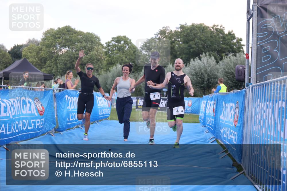 25.08.2024 - Elbe Triathlon Hamburg H.Heesch http://msf.ph/oto/6855113 25.08.2024 16:07:43 Ziel  meine-sportfotos.de