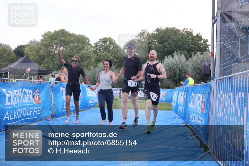 25.08.2024 - Elbe Triathlon Hamburg H.Heesch http://msf.ph/oto/6855154 25.08.2024 16:07:43 Ziel  meine-sportfotos.de