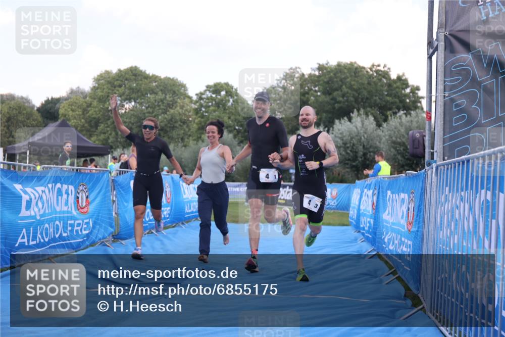 25.08.2024 - Elbe Triathlon Hamburg H.Heesch http://msf.ph/oto/6855175 25.08.2024 16:07:43 Ziel  meine-sportfotos.de