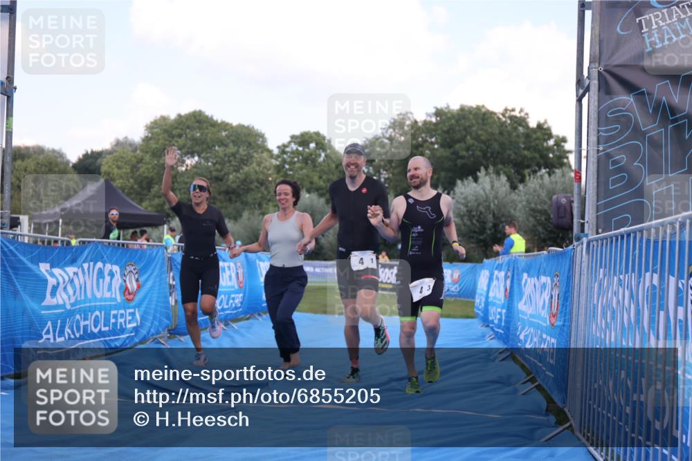 25.08.2024 - Elbe Triathlon Hamburg H.Heesch http://msf.ph/oto/6855205 25.08.2024 16:07:43 Ziel  meine-sportfotos.de