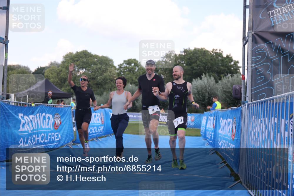 25.08.2024 - Elbe Triathlon Hamburg H.Heesch http://msf.ph/oto/6855214 25.08.2024 16:07:44 Ziel  meine-sportfotos.de