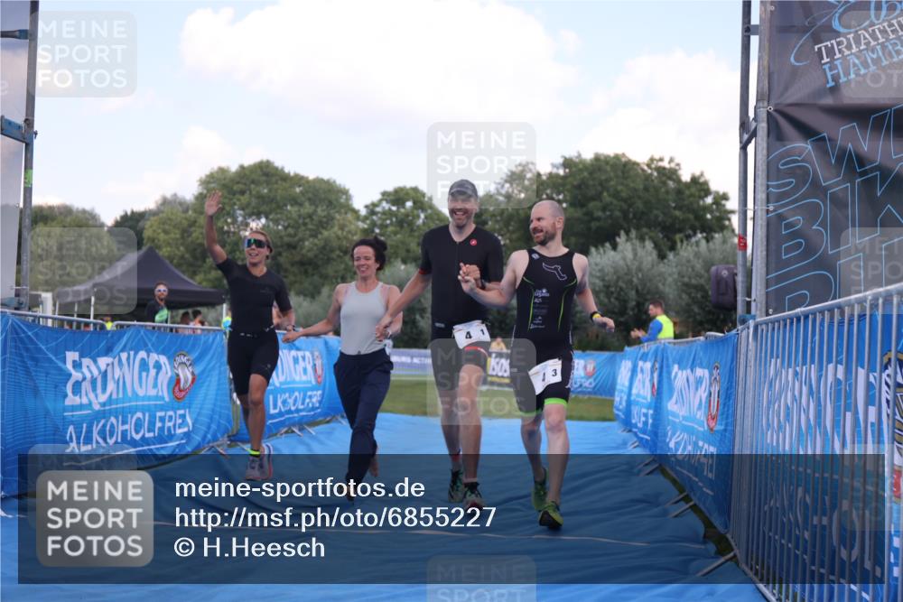 25.08.2024 - Elbe Triathlon Hamburg H.Heesch http://msf.ph/oto/6855227 25.08.2024 16:07:44 Ziel  meine-sportfotos.de