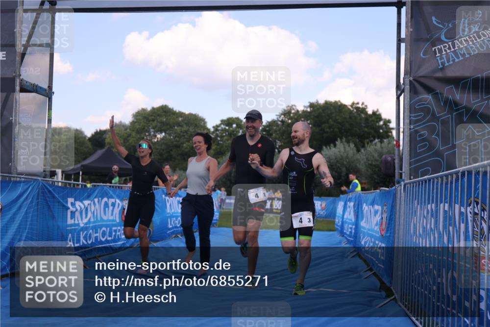 25.08.2024 - Elbe Triathlon Hamburg H.Heesch http://msf.ph/oto/6855271 25.08.2024 16:07:44 Ziel  meine-sportfotos.de