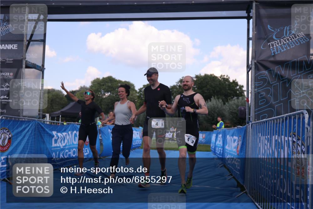 25.08.2024 - Elbe Triathlon Hamburg H.Heesch http://msf.ph/oto/6855297 25.08.2024 16:07:44 Ziel  meine-sportfotos.de