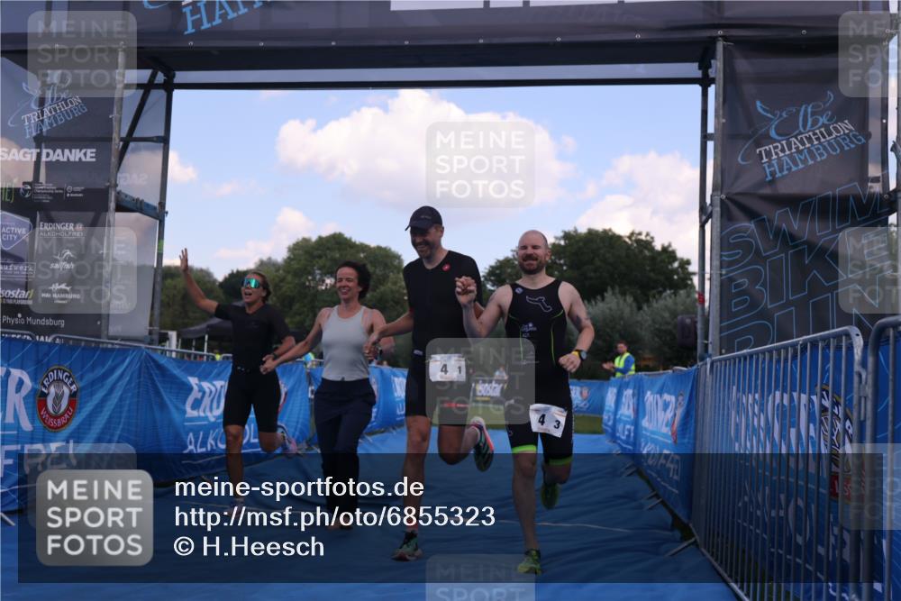 25.08.2024 - Elbe Triathlon Hamburg H.Heesch http://msf.ph/oto/6855323 25.08.2024 16:07:44 Ziel  meine-sportfotos.de