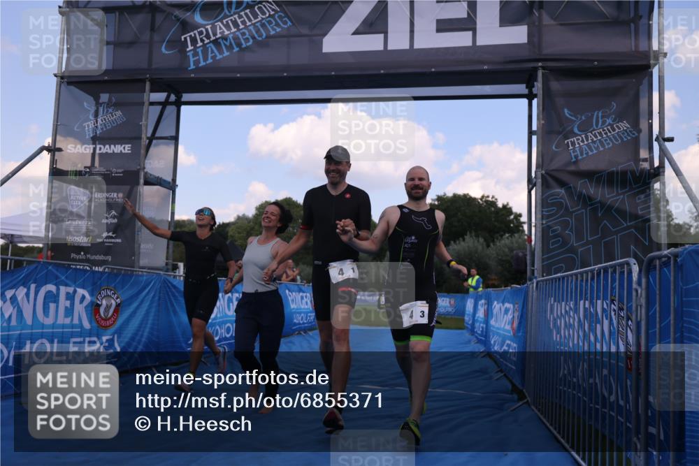 25.08.2024 - Elbe Triathlon Hamburg H.Heesch http://msf.ph/oto/6855371 25.08.2024 16:07:44 Ziel  meine-sportfotos.de