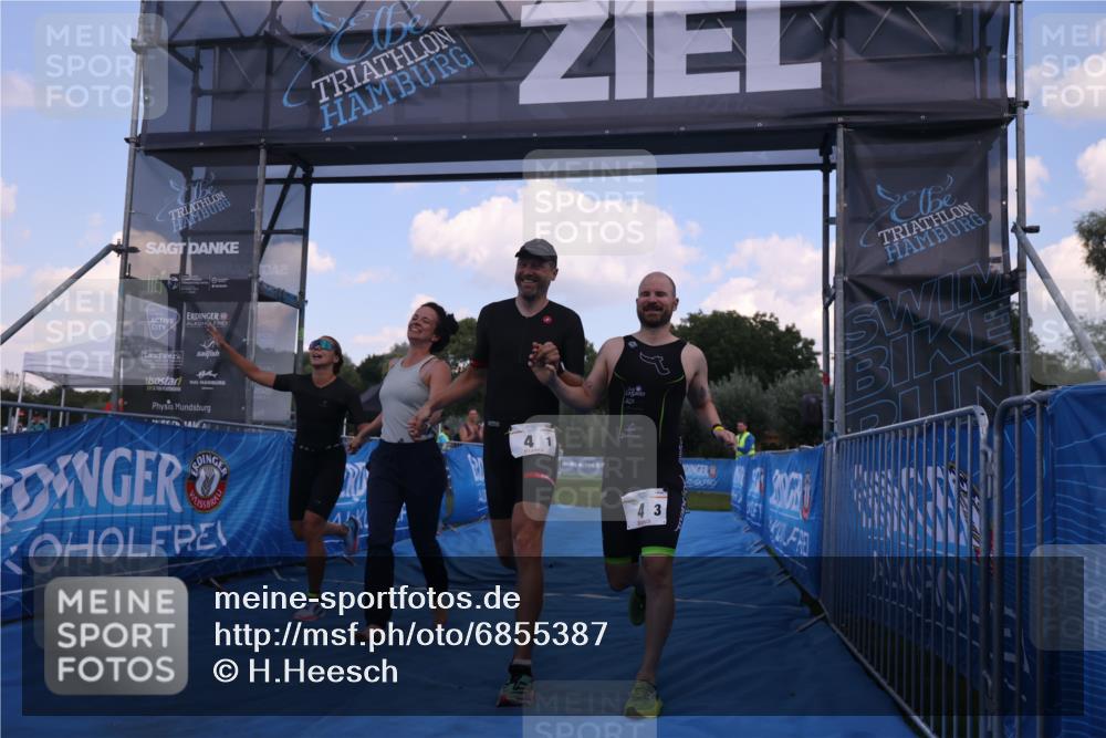 25.08.2024 - Elbe Triathlon Hamburg H.Heesch http://msf.ph/oto/6855387 25.08.2024 16:07:44 Ziel  meine-sportfotos.de