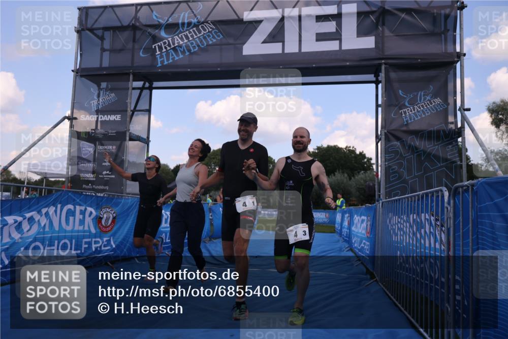 25.08.2024 - Elbe Triathlon Hamburg H.Heesch http://msf.ph/oto/6855400 25.08.2024 16:07:44 Ziel  meine-sportfotos.de