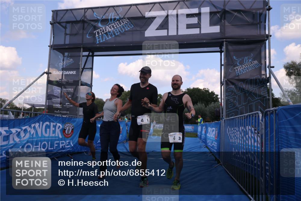 25.08.2024 - Elbe Triathlon Hamburg H.Heesch http://msf.ph/oto/6855412 25.08.2024 16:07:45 Ziel  meine-sportfotos.de