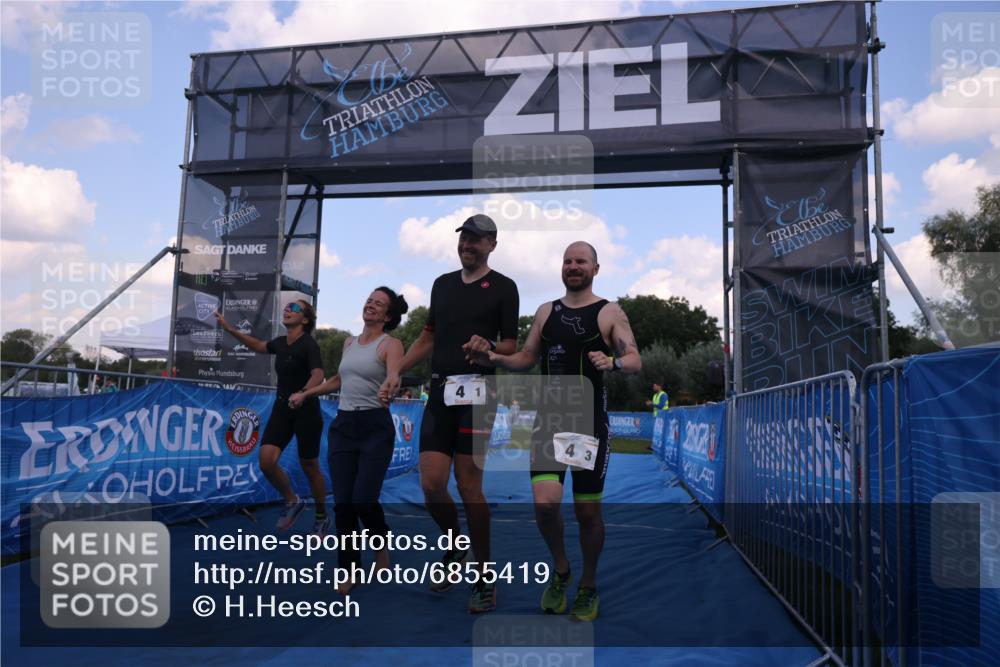 25.08.2024 - Elbe Triathlon Hamburg H.Heesch http://msf.ph/oto/6855419 25.08.2024 16:07:45 Ziel  meine-sportfotos.de