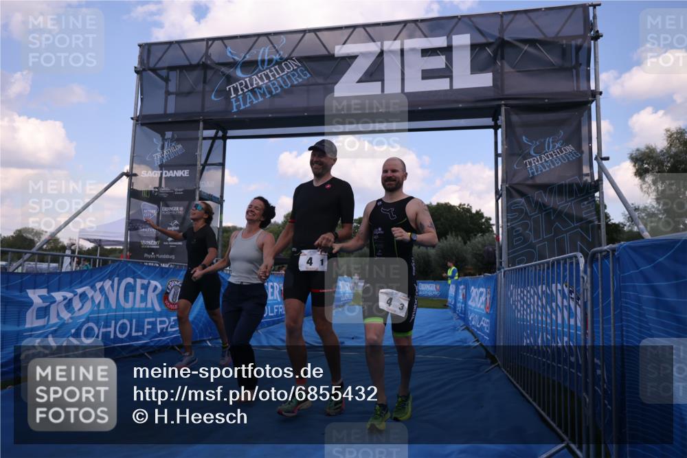 25.08.2024 - Elbe Triathlon Hamburg H.Heesch http://msf.ph/oto/6855432 25.08.2024 16:07:45 Ziel  meine-sportfotos.de