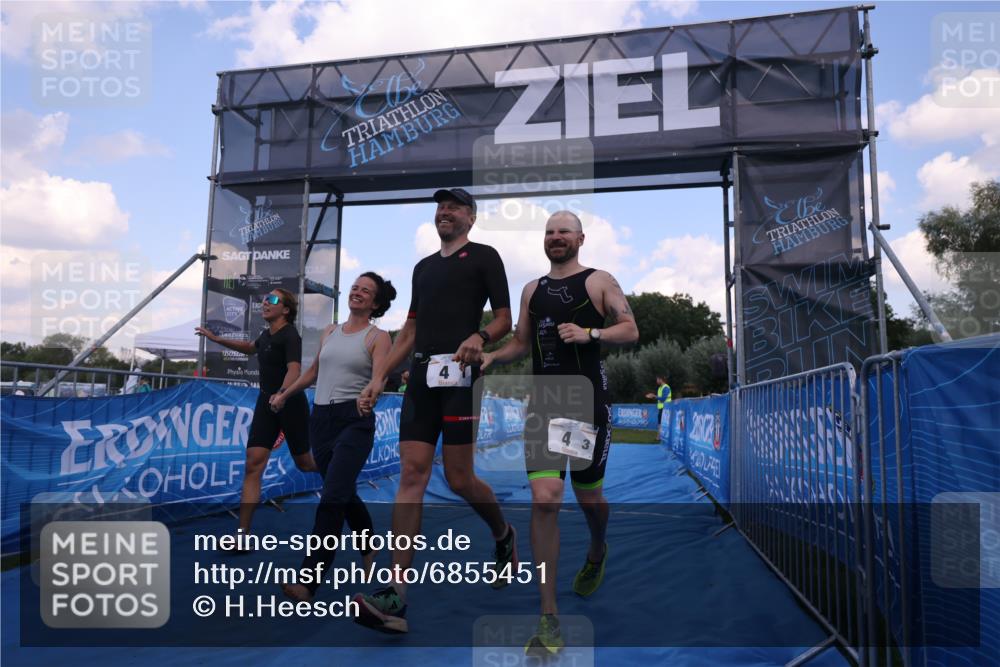 25.08.2024 - Elbe Triathlon Hamburg H.Heesch http://msf.ph/oto/6855451 25.08.2024 16:07:45 Ziel  meine-sportfotos.de
