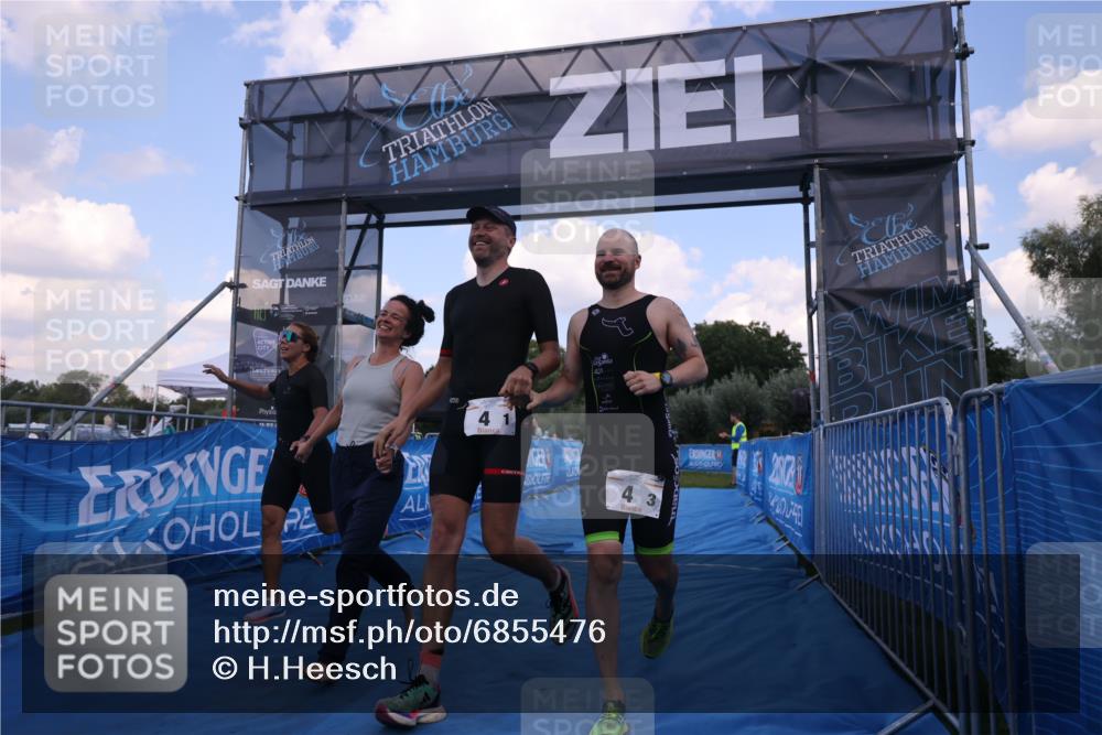 25.08.2024 - Elbe Triathlon Hamburg H.Heesch http://msf.ph/oto/6855476 25.08.2024 16:07:45 Ziel  meine-sportfotos.de
