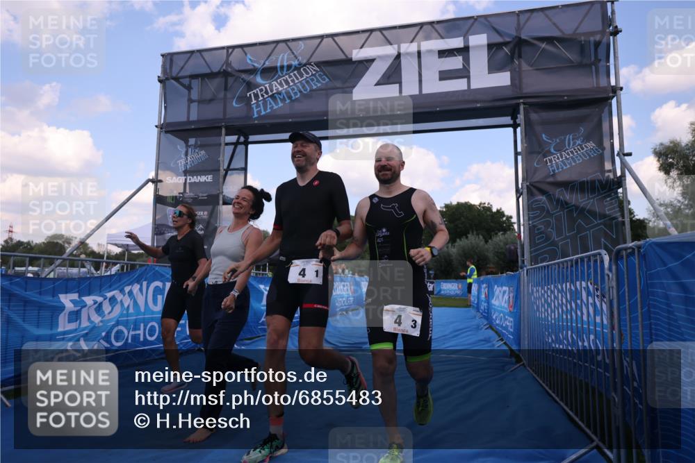 25.08.2024 - Elbe Triathlon Hamburg H.Heesch http://msf.ph/oto/6855483 25.08.2024 16:07:45 Ziel  meine-sportfotos.de