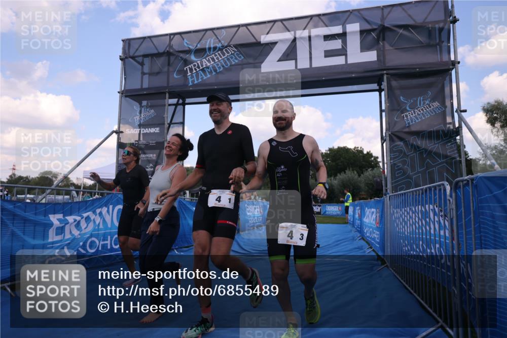 25.08.2024 - Elbe Triathlon Hamburg H.Heesch http://msf.ph/oto/6855489 25.08.2024 16:07:45 Ziel  meine-sportfotos.de