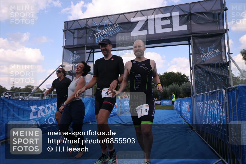 25.08.2024 - Elbe Triathlon Hamburg H.Heesch http://msf.ph/oto/6855503 25.08.2024 16:07:45 Ziel  meine-sportfotos.de