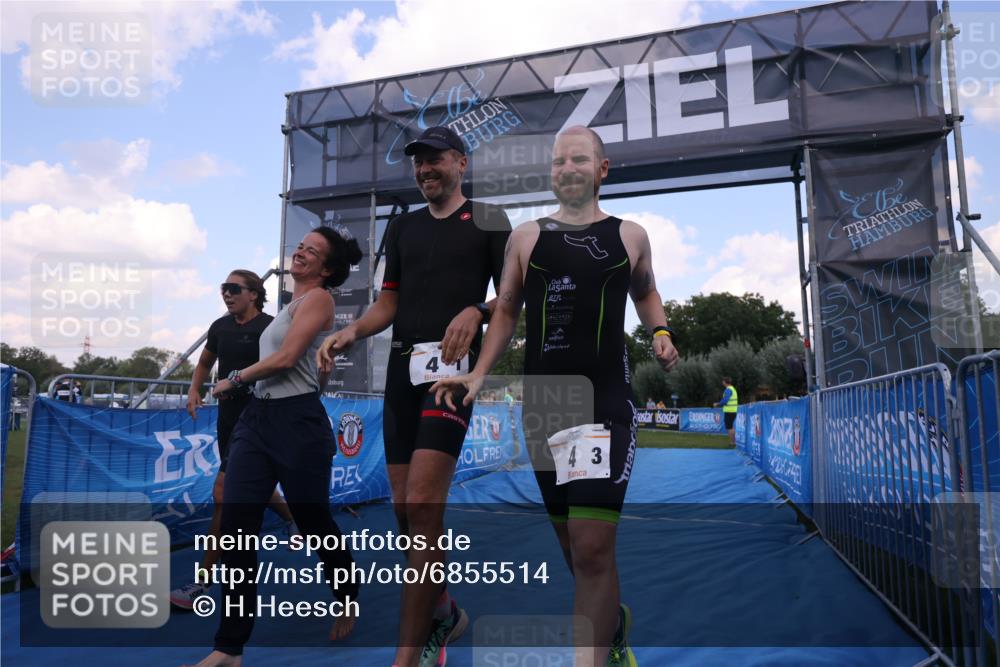 25.08.2024 - Elbe Triathlon Hamburg H.Heesch http://msf.ph/oto/6855514 25.08.2024 16:07:45 Ziel  meine-sportfotos.de