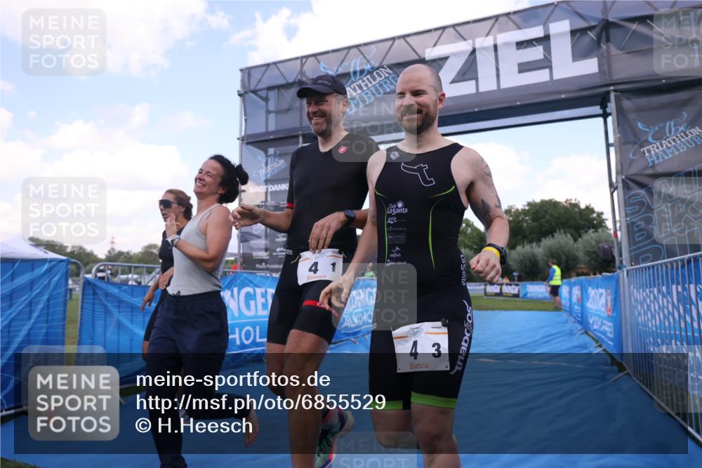 25.08.2024 - Elbe Triathlon Hamburg H.Heesch http://msf.ph/oto/6855529 25.08.2024 16:07:45 Ziel  meine-sportfotos.de