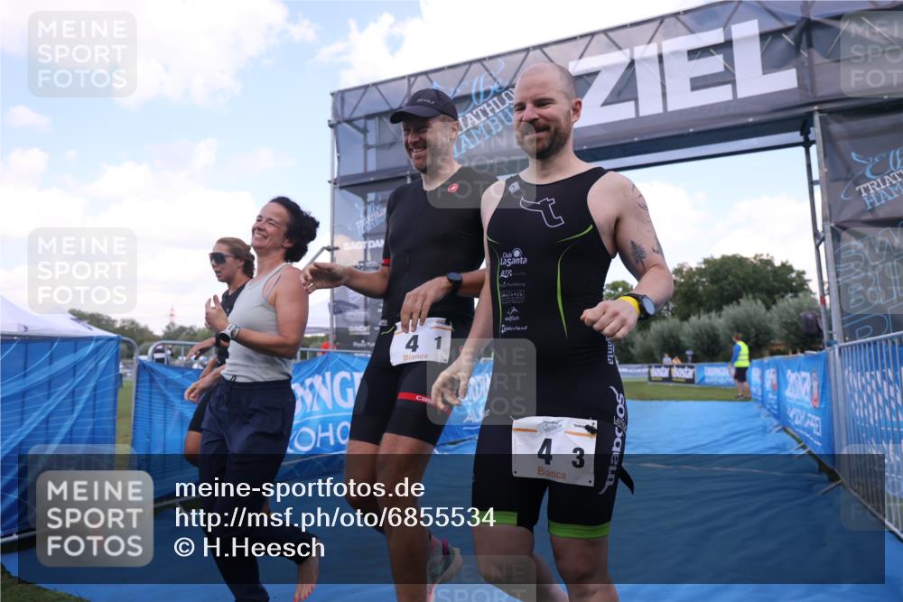 25.08.2024 - Elbe Triathlon Hamburg H.Heesch http://msf.ph/oto/6855534 25.08.2024 16:07:45 Ziel  meine-sportfotos.de