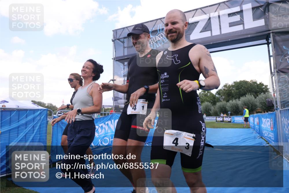25.08.2024 - Elbe Triathlon Hamburg H.Heesch http://msf.ph/oto/6855537 25.08.2024 16:07:45 Ziel  meine-sportfotos.de