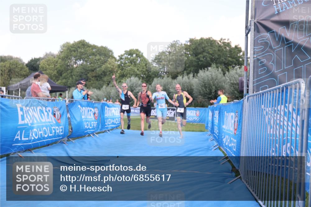 25.08.2024 - Elbe Triathlon Hamburg H.Heesch http://msf.ph/oto/6855617 25.08.2024 16:10:09 Ziel  meine-sportfotos.de