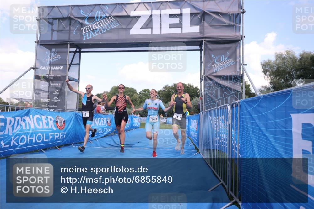 25.08.2024 - Elbe Triathlon Hamburg H.Heesch http://msf.ph/oto/6855849 25.08.2024 16:10:11 Ziel  meine-sportfotos.de
