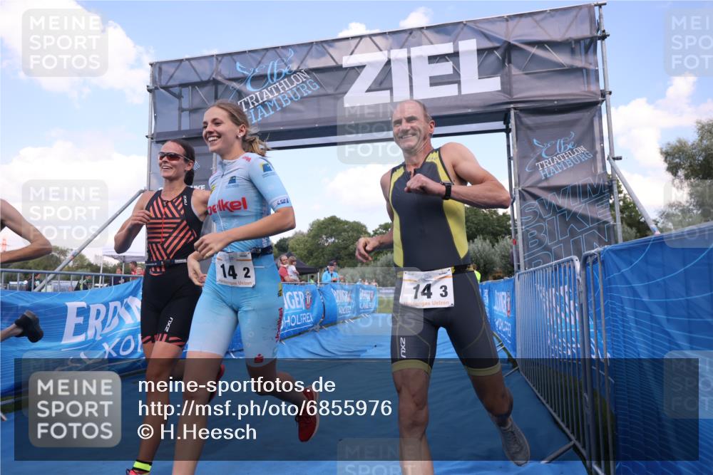 25.08.2024 - Elbe Triathlon Hamburg H.Heesch http://msf.ph/oto/6855976 25.08.2024 16:10:12 Ziel  meine-sportfotos.de