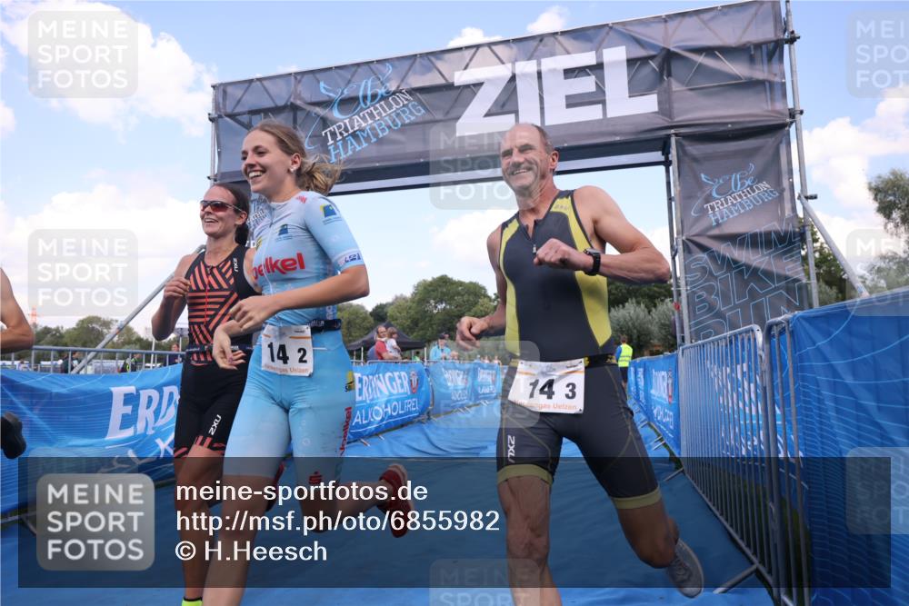 25.08.2024 - Elbe Triathlon Hamburg H.Heesch http://msf.ph/oto/6855982 25.08.2024 16:10:12 Ziel  meine-sportfotos.de
