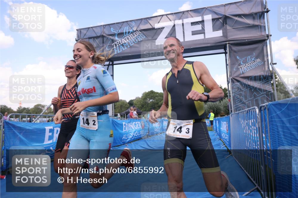 25.08.2024 - Elbe Triathlon Hamburg H.Heesch http://msf.ph/oto/6855992 25.08.2024 16:10:12 Ziel  meine-sportfotos.de