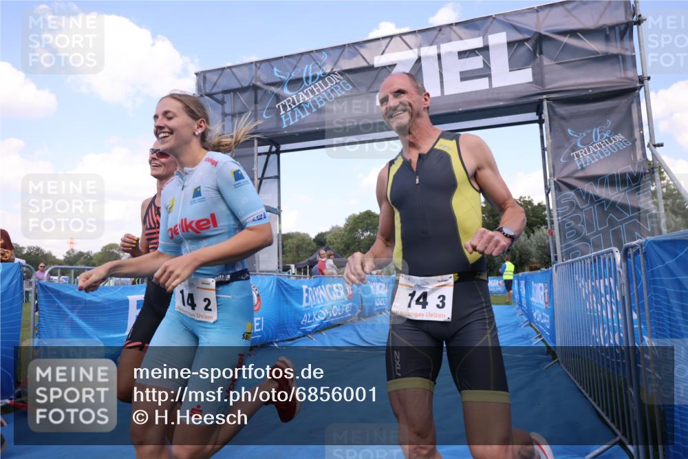 25.08.2024 - Elbe Triathlon Hamburg H.Heesch http://msf.ph/oto/6856001 25.08.2024 16:10:12 Ziel  meine-sportfotos.de