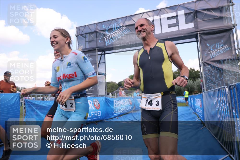 25.08.2024 - Elbe Triathlon Hamburg H.Heesch http://msf.ph/oto/6856010 25.08.2024 16:10:12 Ziel  meine-sportfotos.de