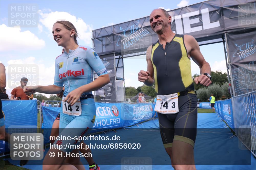 25.08.2024 - Elbe Triathlon Hamburg H.Heesch http://msf.ph/oto/6856020 25.08.2024 16:10:12 Ziel  meine-sportfotos.de