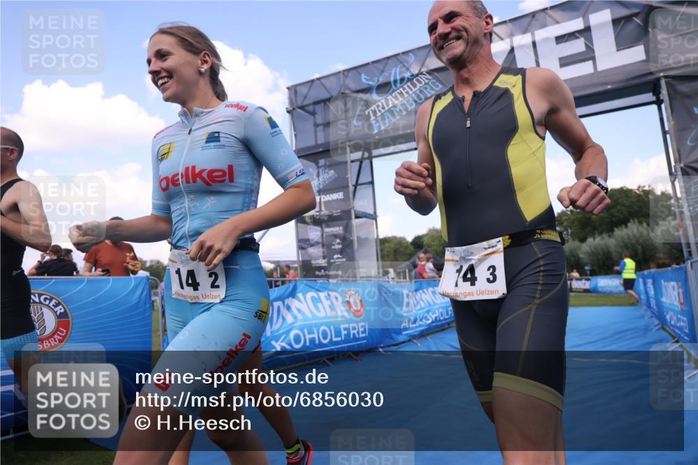 25.08.2024 - Elbe Triathlon Hamburg H.Heesch http://msf.ph/oto/6856030 25.08.2024 16:10:12 Ziel  meine-sportfotos.de