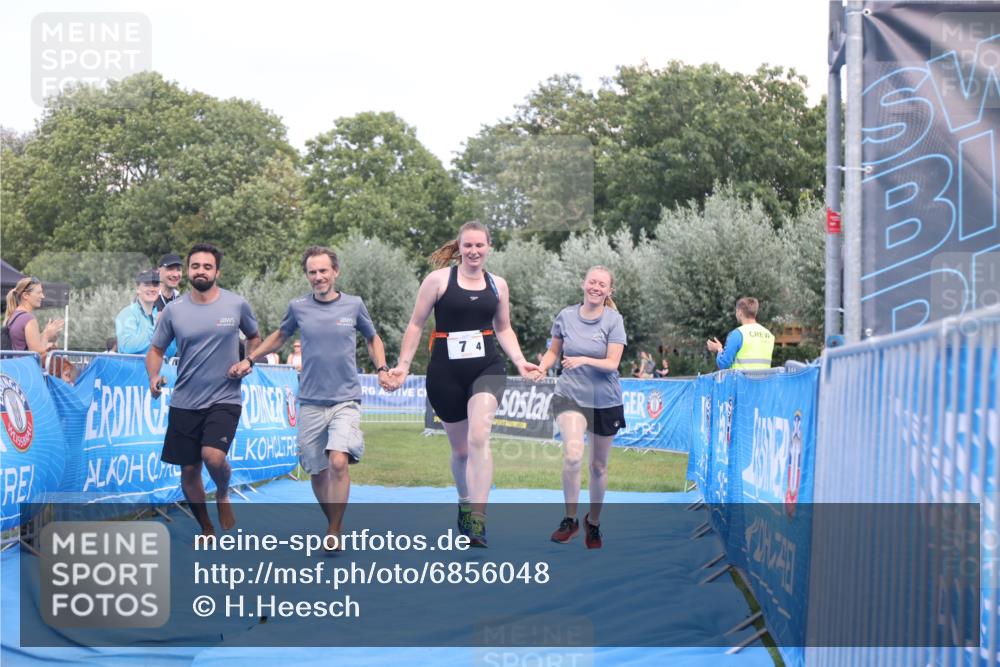 25.08.2024 - Elbe Triathlon Hamburg H.Heesch http://msf.ph/oto/6856048 25.08.2024 16:11:01 Ziel  meine-sportfotos.de