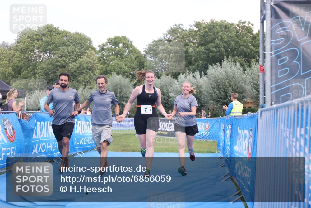 25.08.2024 - Elbe Triathlon Hamburg H.Heesch http://msf.ph/oto/6856059 25.08.2024 16:11:01 Ziel  meine-sportfotos.de